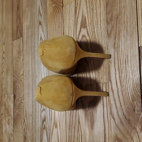 Shoemint Gelareh Suede Pumps - Picture 3 of 6